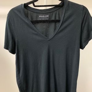 Everlane Black v-neck short sleeved Large